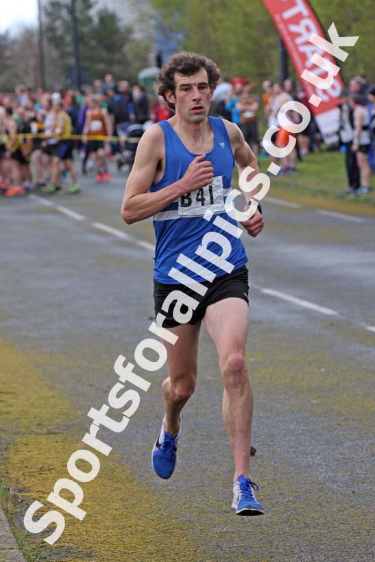 Senior mens relay, Elswick Good Friday Road Races. Photo: David T. Hewitson/Sports for All Pics